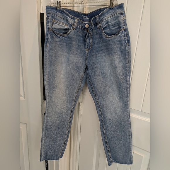 Light wash skinny jeans with raw hem, size 18 petite - Picture 1 of 9